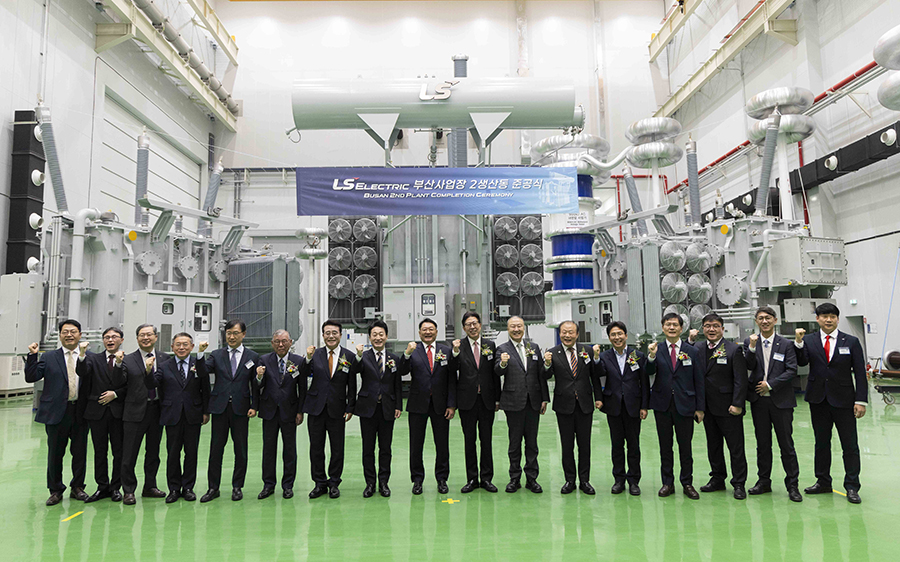 LS일렉트릭 부산사업장 2생산동 기념촬영